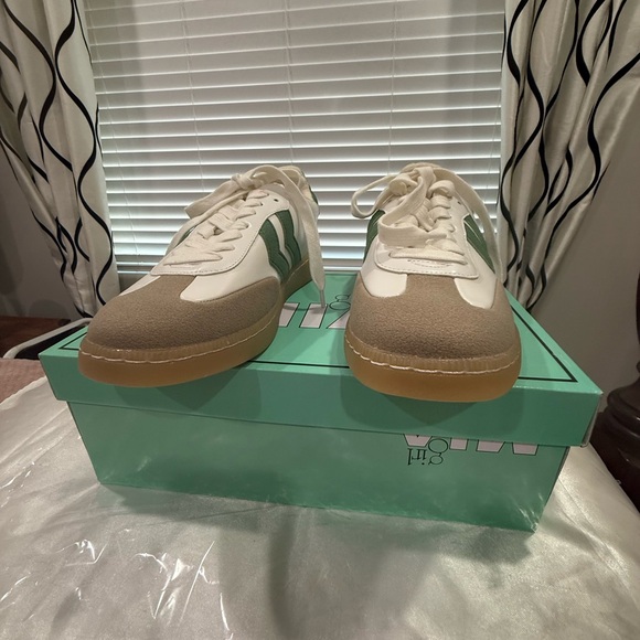 Mia Women’s new White and Green Sneakers - Picture 1 of 11